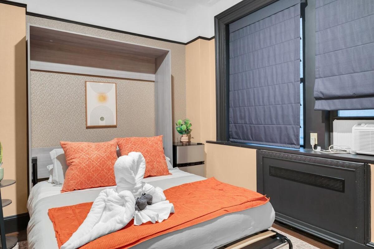 Stunning In Heart Of With Gym & Apartamento
