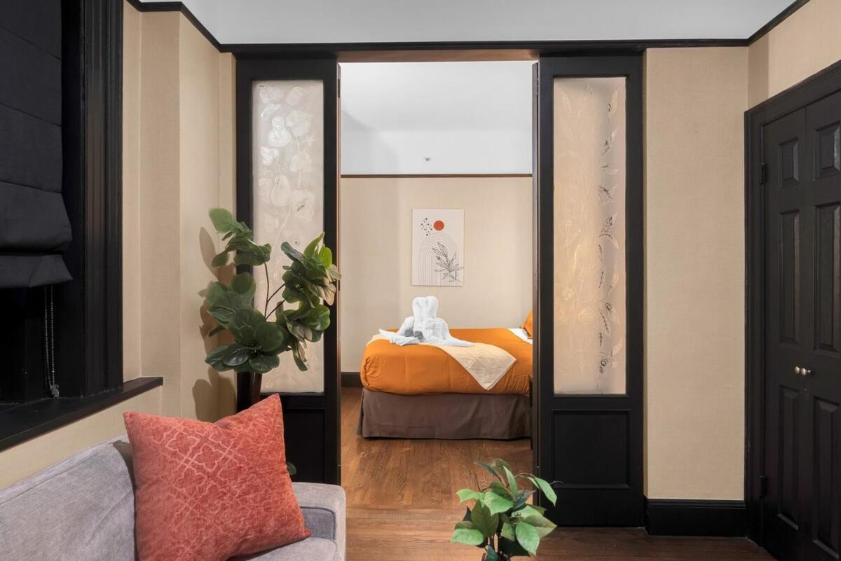 Stunning In Heart Of With Gym & Apartamento *